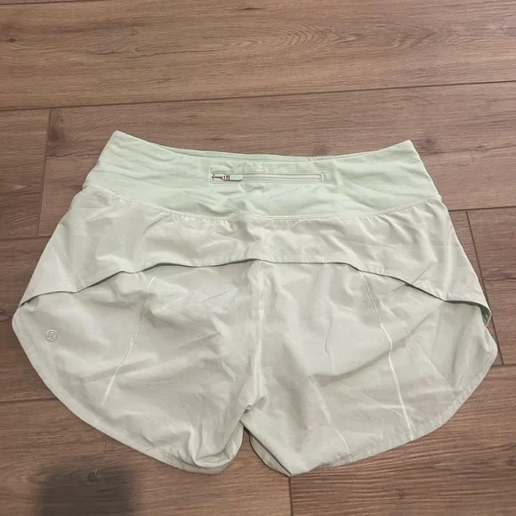 Lululemon Speed Up Short Long, Size 8 - Picture 6 of 10